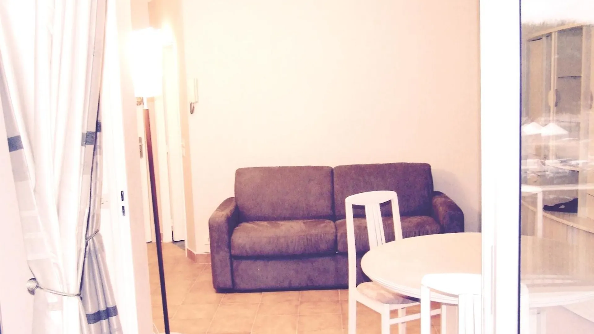Studio Charmant A Mandelieu La Napoule / 35 M² / Piscine Partagee